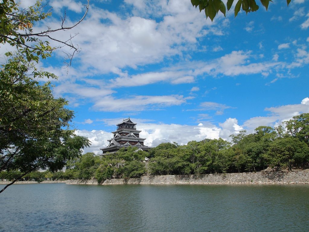 Hiroshima castle by the Motoyasu River 